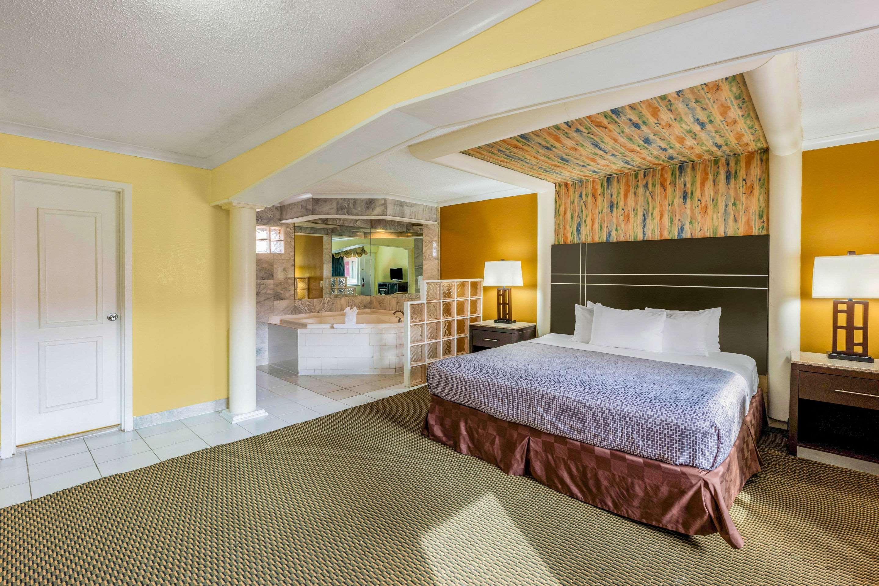 Econo And Boardwalk Lodge *
