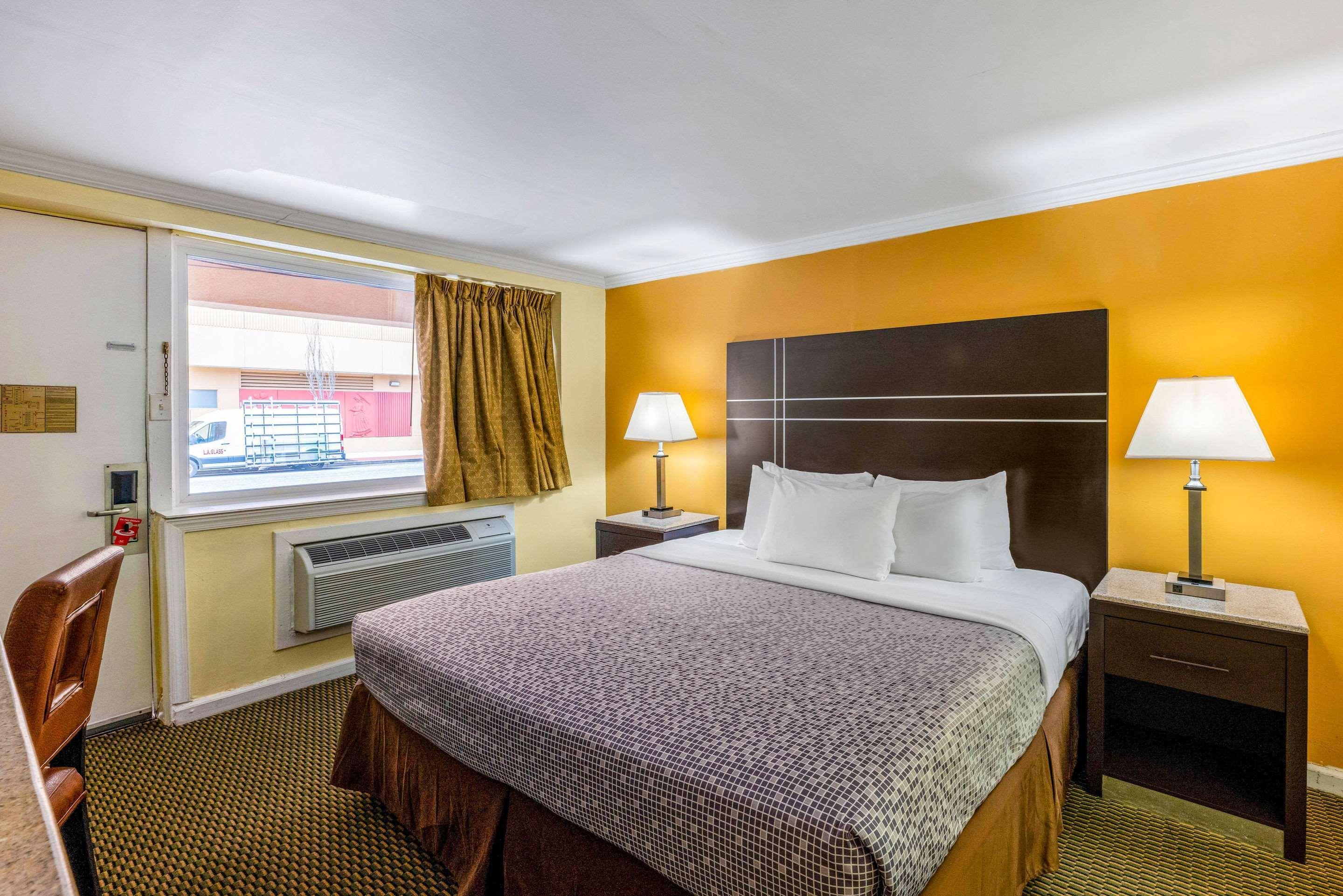 Lodge Econo And Boardwalk Atlantic City