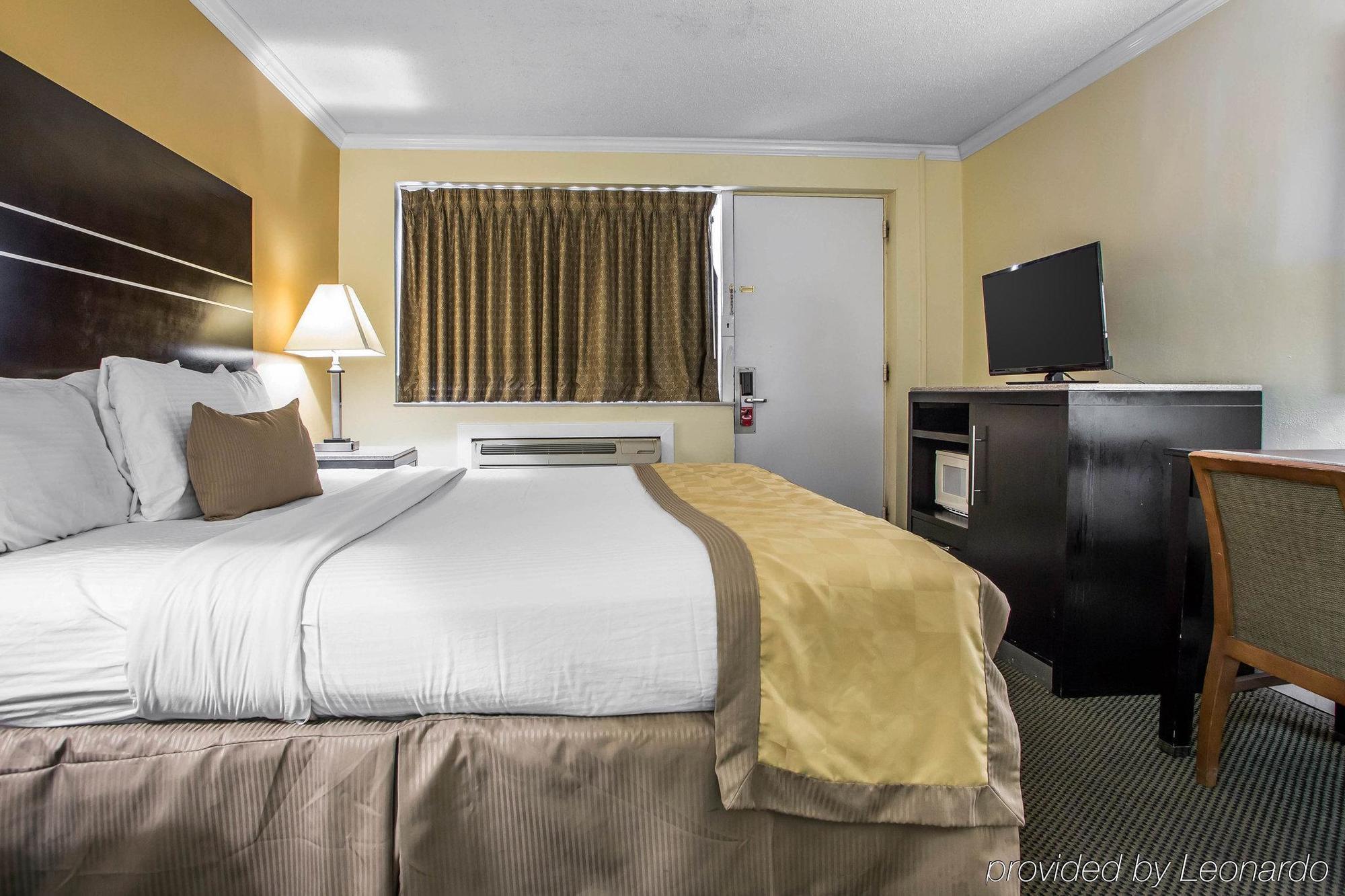 Econo And Boardwalk Lodge *
