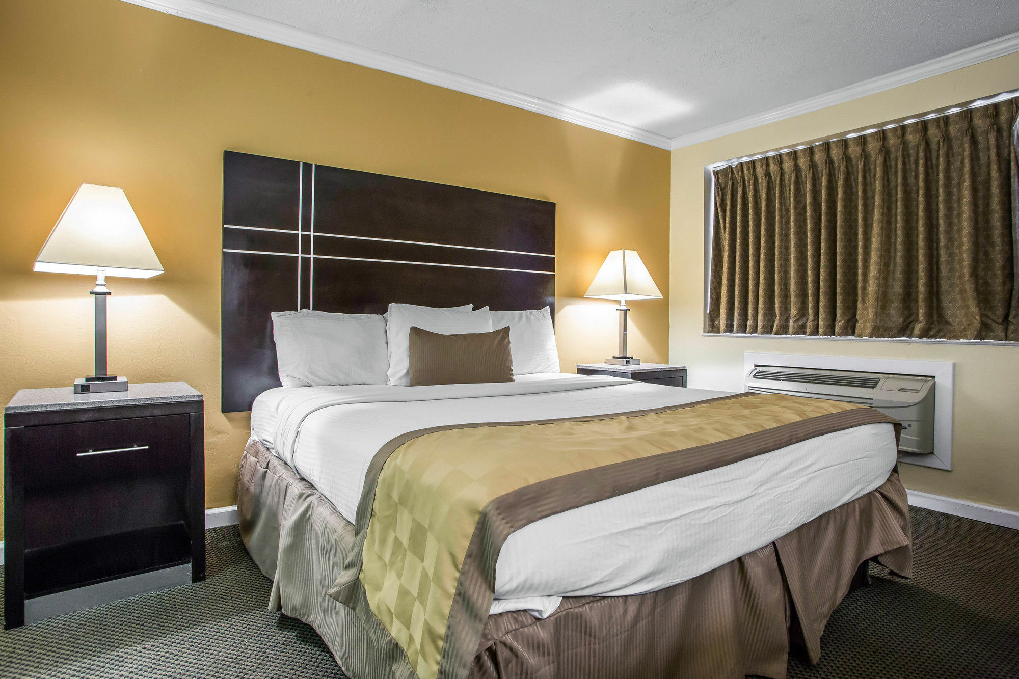 Econo And Boardwalk Lodge