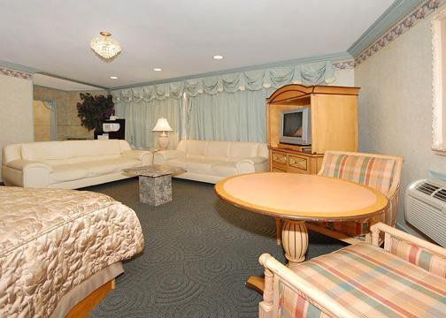 Econo And Boardwalk Lodge *