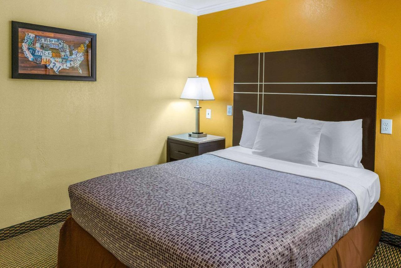 Econo And Boardwalk Lodge *